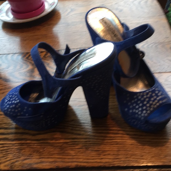 Sold - Picture 3 of 7